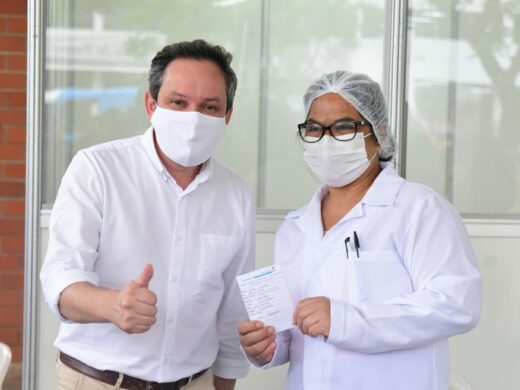 Primeira pessoa de Passo Fundo é vacinada