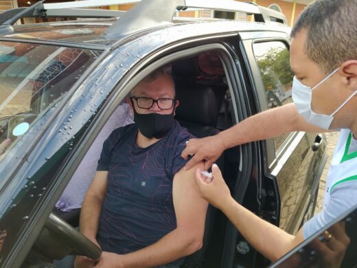 Vacinação terá sequência na segunda-feira