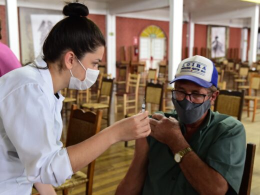 Pessoas com 60 anos completos serão vacinadas