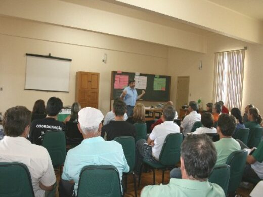 Cecconello palestrou para agricultores