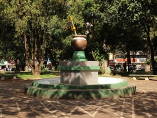 Prefeito assina contrato para início da revitalização da Praça Marechal Floriano