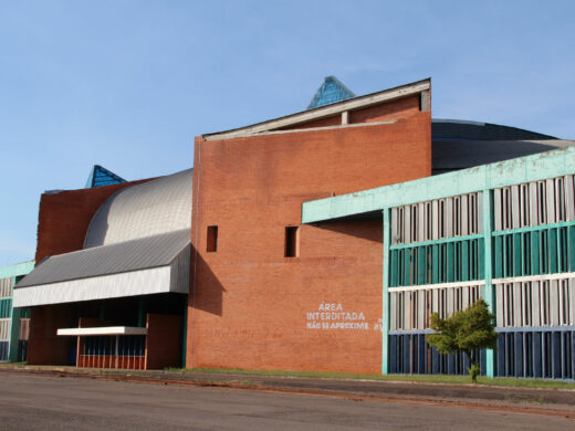 Prefeitura prorroga prazo para empresas interessadas no edital do Ginásio Teixei