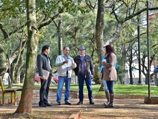 Revitalização de canteiros e praças