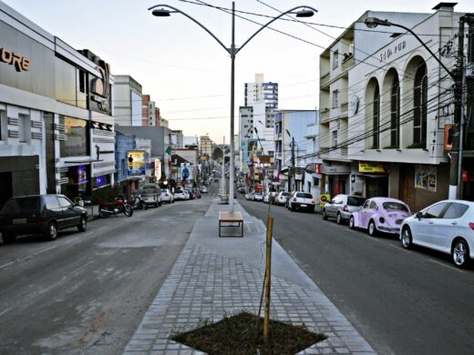 Revitalização da Rua Independência em fase final