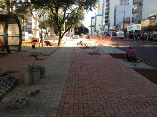 Obras do entorno do Espaço Roseli na reta final