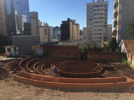 Arena ao ar livre começa a ganhar forma