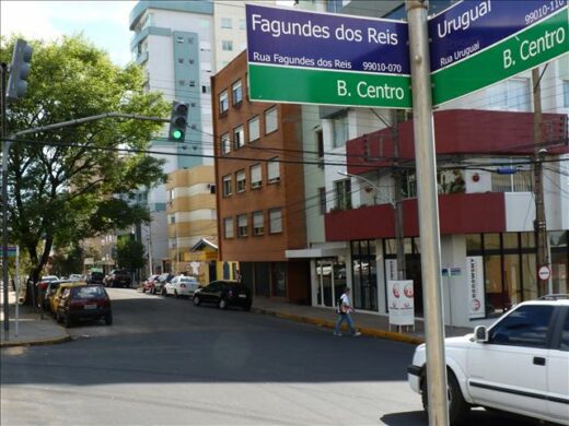 Prefeitura instala mais 90 semáforos e botoeiras para deficientes visuais