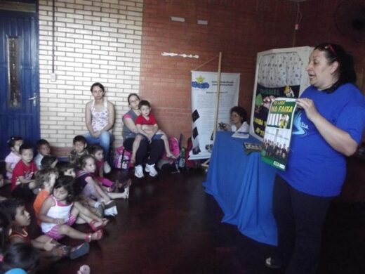 Agentes de Trânsito visitam a Escolinha Estrela da Manhã