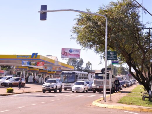 Novos semáforos instalados próximos à Prefeitura já estão em funcionamento