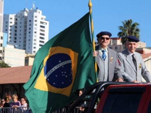 Mais de cinco mil pessoas desfilam em Passo Fundo no dia da Independência