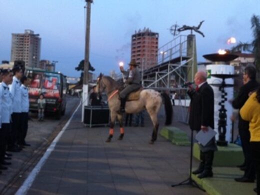 Extinção do Fogo Simbólico marca encerramento da Semana da Pátria em Passo Fundo
