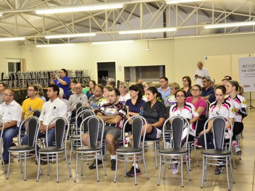 Curso incentiva uso da bicicleta com segurança