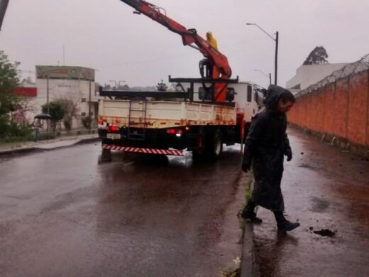 Prefeitura e Defesa Civil auxiliam após chuvas