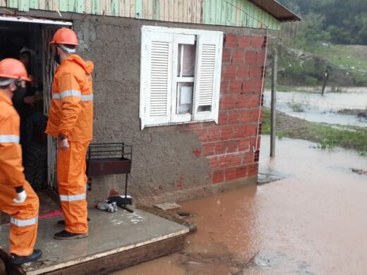 Prefeitura atende estragos do temporal