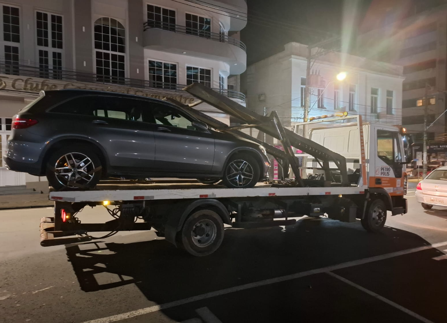 Operação Balada Segura aborda 105 veículos durante a madrugada em Passo Fundo