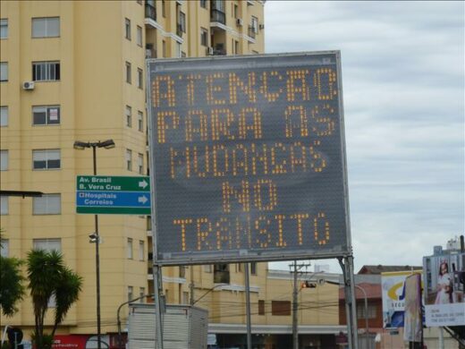 Painel orienta para mudanças no trânsito