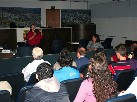 Comunidade debate  aumento de passagens