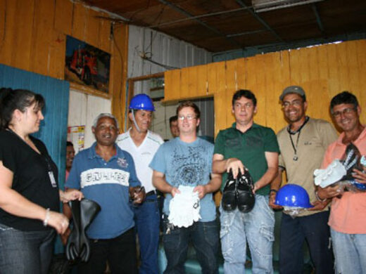 STMUS distribui equipamentos de segurança