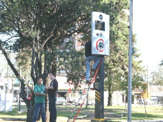 Semáforos vão ser aferidos domingo