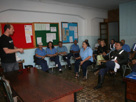 Guarda Municipal realiza treinamento com Agentes de Trânsito