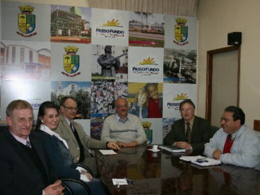 Lombadas e semáforos já podem operar