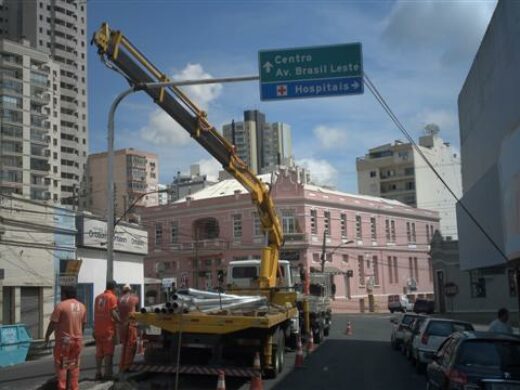 Semi-pórticos estão sendo instalados em todo município