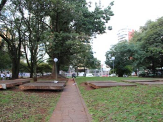 Prefeitura busca recursos para melhorias na Praça Tochetto