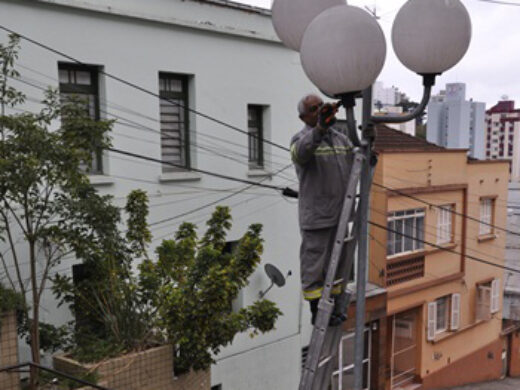 Prefeitura promove melhorias na iluminação da Rua General Netto