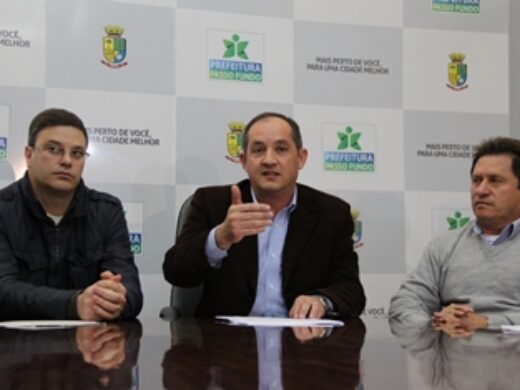 Luciano anuncia licitação no transporte coletivo e reduz o preço da passagem