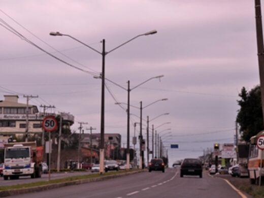Prefeitura instala 31 pontos de luz na avenida Presidente Vargas