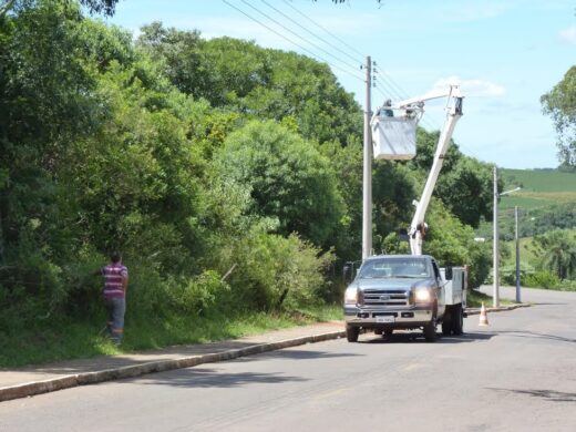 Prefeitura substitui luminárias na Vila Mattos