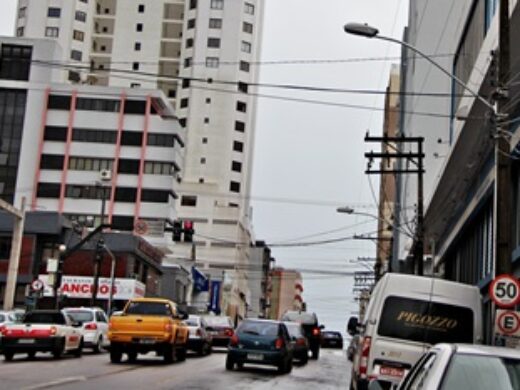 Prefeitura realiza melhorias na iluminação no centro da cidade