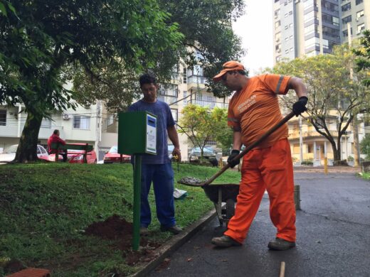 Prefeitura instala novos coletores para pet