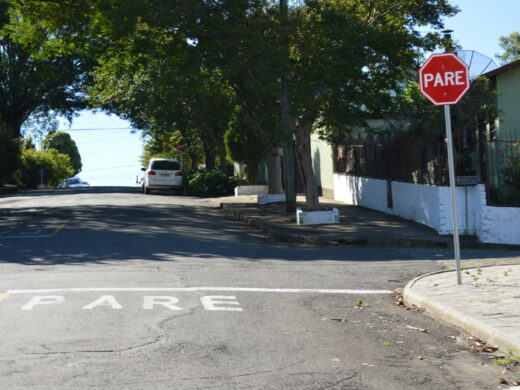 Colocação de novas placas indicativas nas ruas