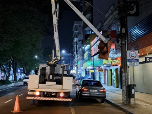 Prefeitura realiza manutenção de reforço da iluminação pública