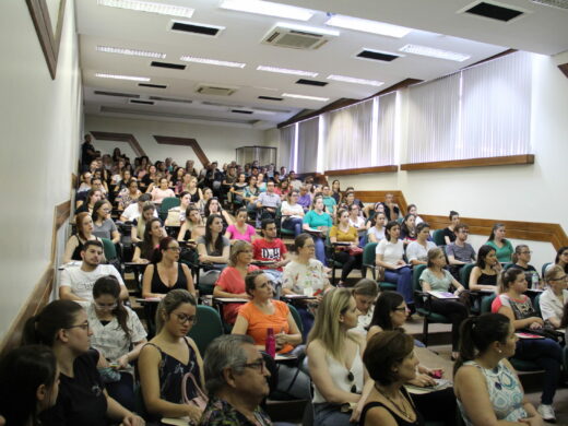 Coronavírus: secretaria reúne equipe da rede