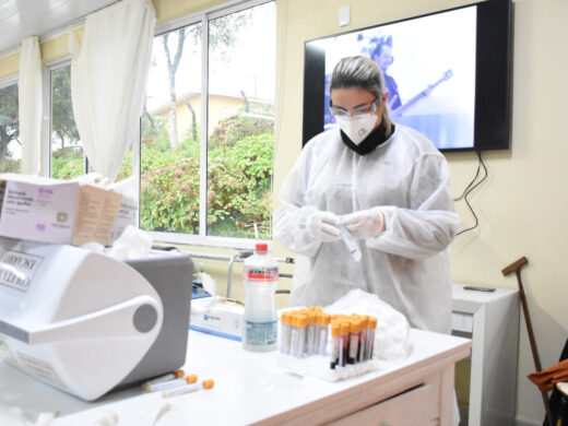 Testagem para coronavírus em idosos