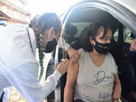 Doses para idosos são esgotadas