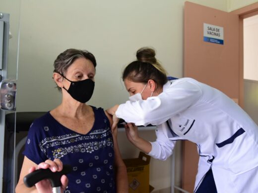 Vacinação de idosos nascidos em 1950 e 1951