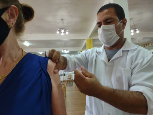 Serão vacinadas pessoas nascidas em 1954