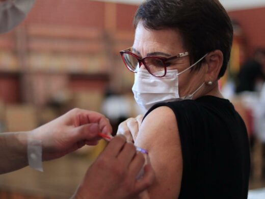 Vacinação de pessoas nascidas em 1957 e 1958