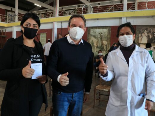 100 mil vacinados em primeira dose