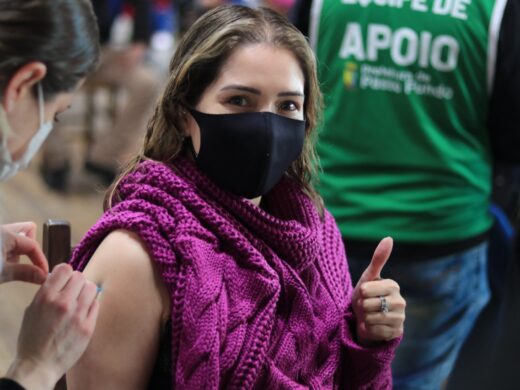 Vacinação nesta sexta-feira para 32 anos ou mais