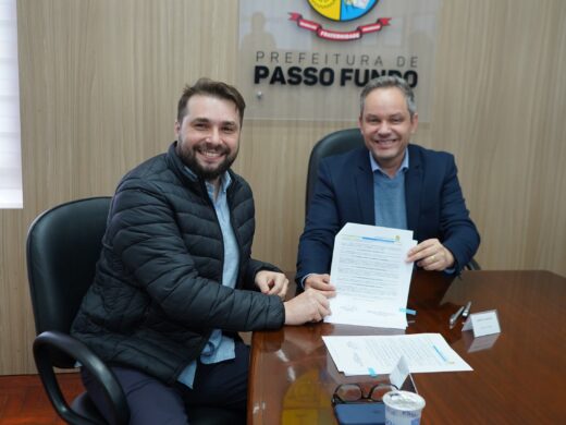 Prefeitura firma parceria para projeto de irrigação e reforça compromisso com agronegócio sustentável.